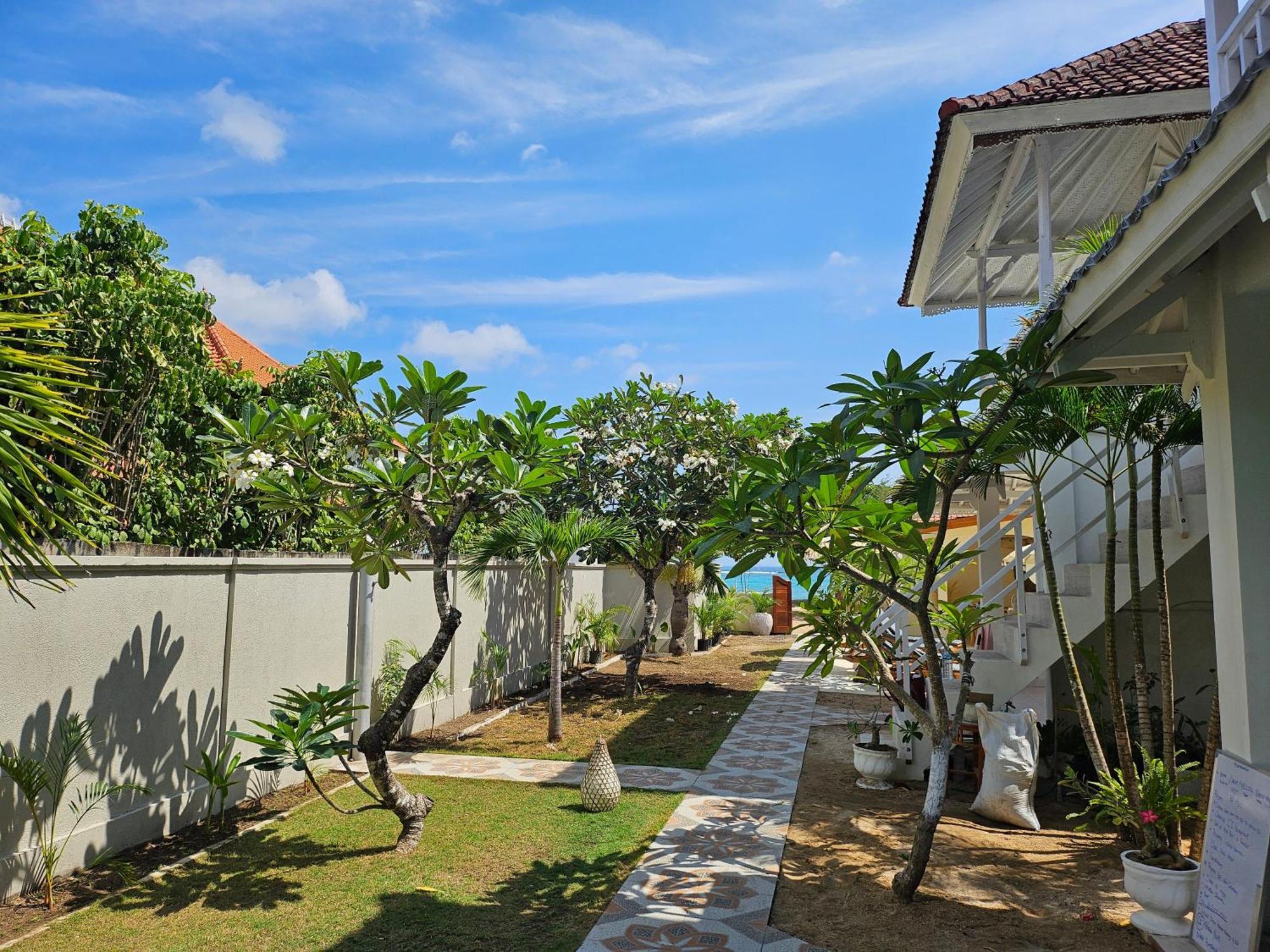Готель United Colors Of Lembongan Екстер'єр фото